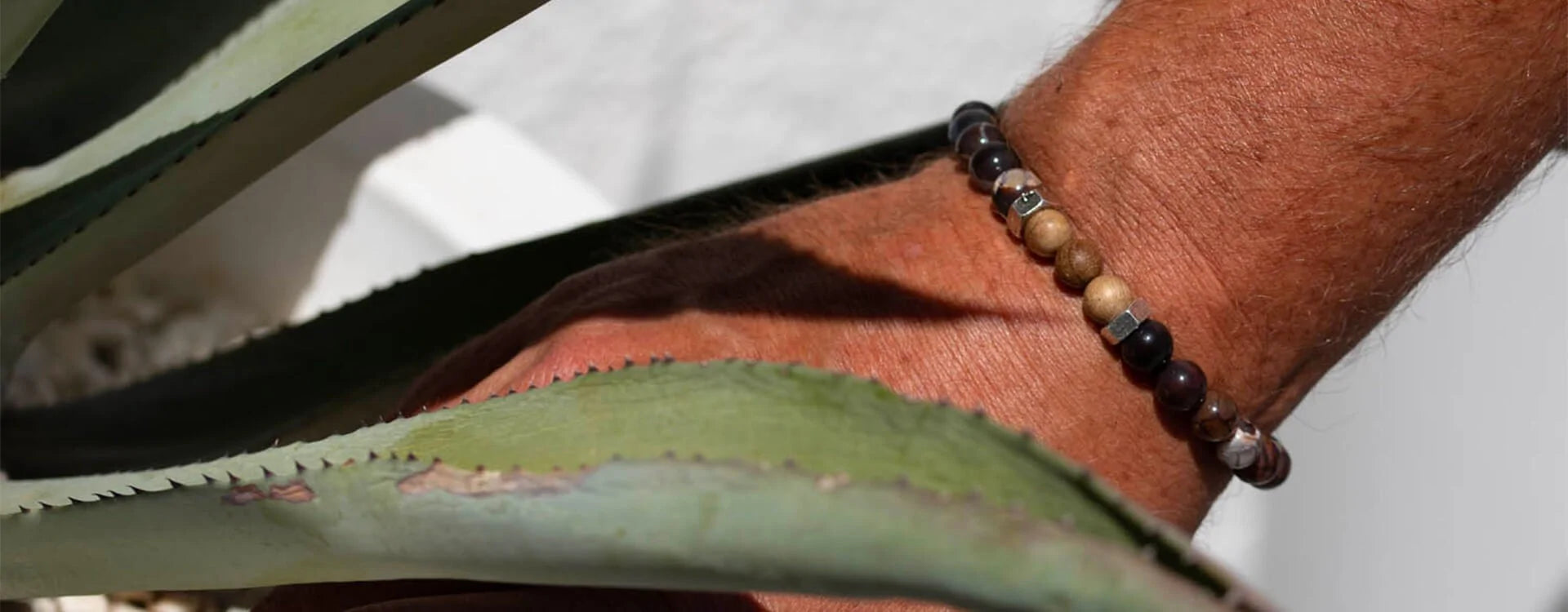 Pourquoi chaque homme devrait avoir un bracelet en perles homme dans sa collection ?
