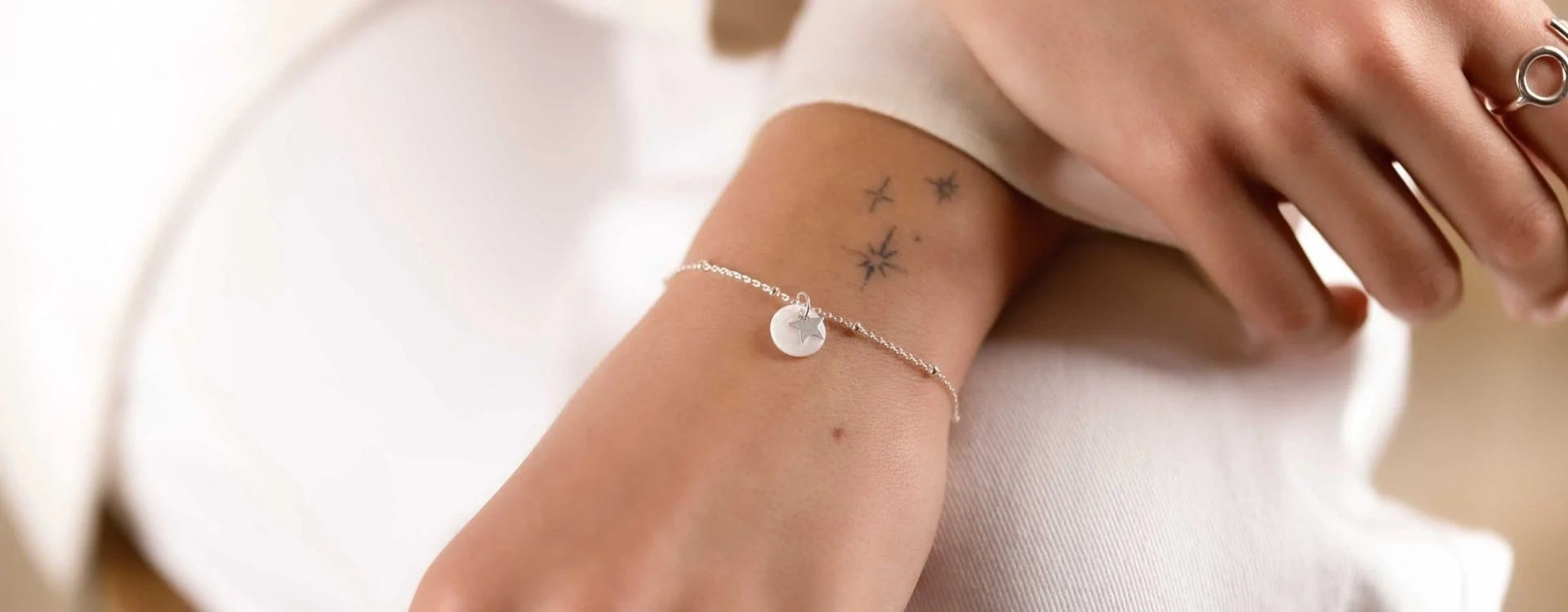 Les tendances bracelets en argent 2025 : élégance et modernité