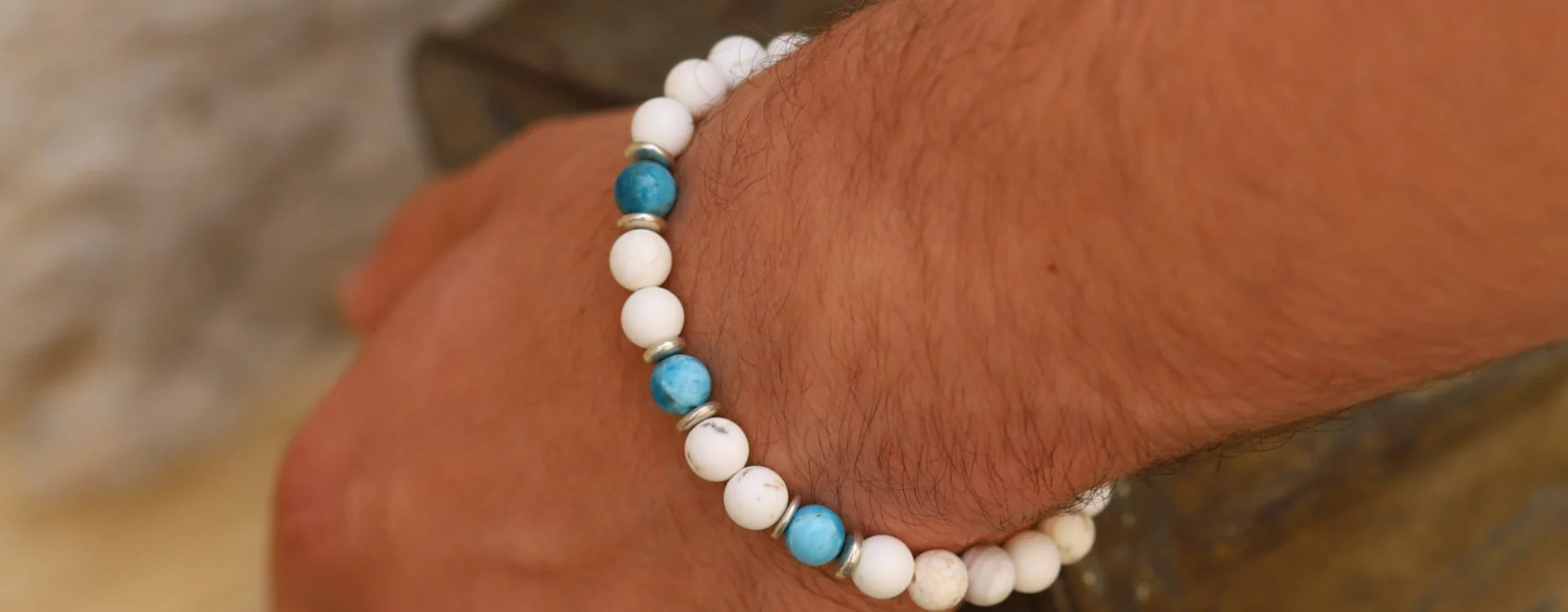 Comment choisir un bracelet en perles qui reflète votre style