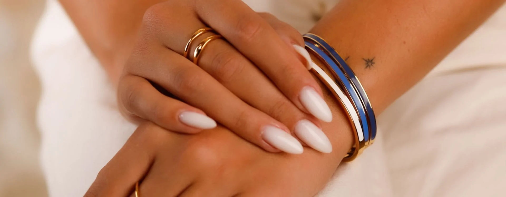 Est-ce que les bijoux en acier inoxydable noircissent ?
