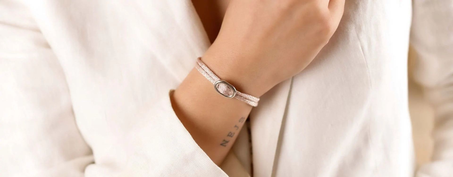 Comment nettoyer et entretenir un bracelet en argent pour éviter qu’il ternisse