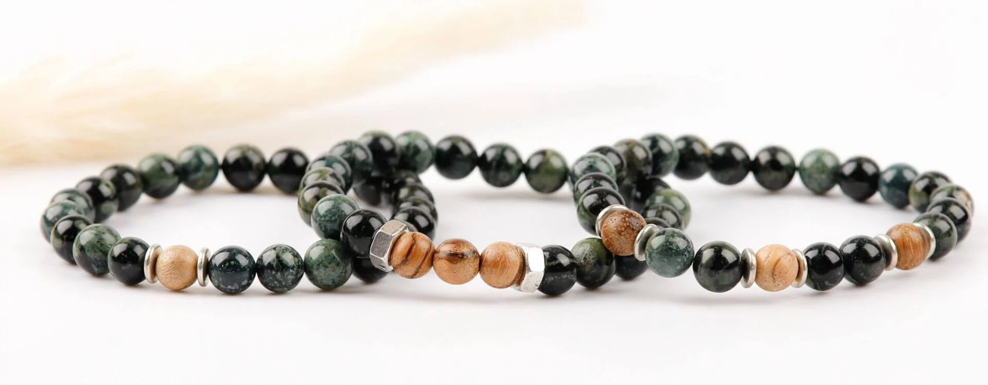 Le bracelet homme perles est le meilleur accessoire de mode pour homme en 2025