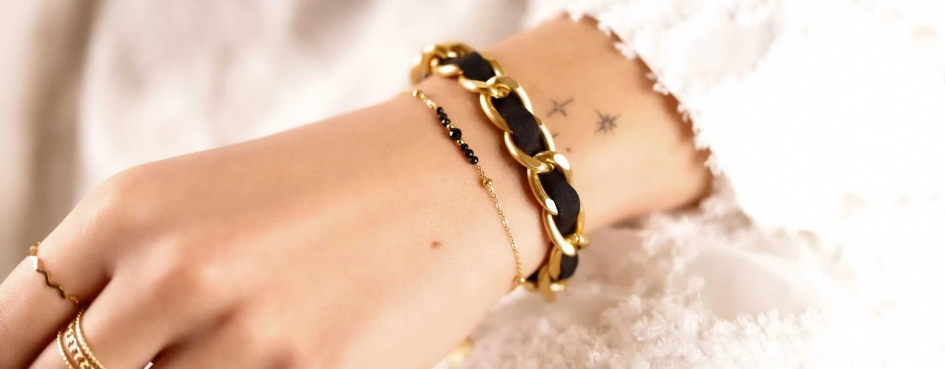 Un bracelet femme c'est un bijou indispensable pour toutes les occasions