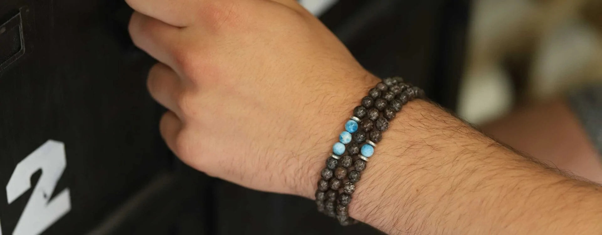 Choisir un bracelet perle homme qui correspond à votre style