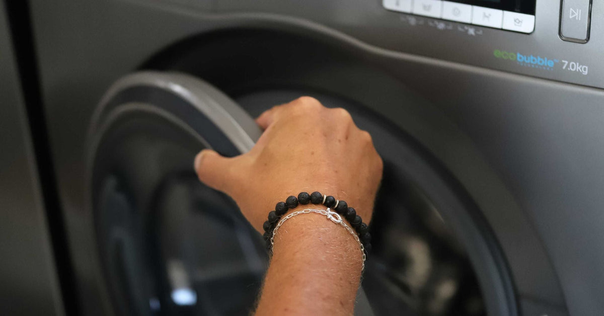 Bracelet noir pour homme : comment choisir le modèle parfait ?