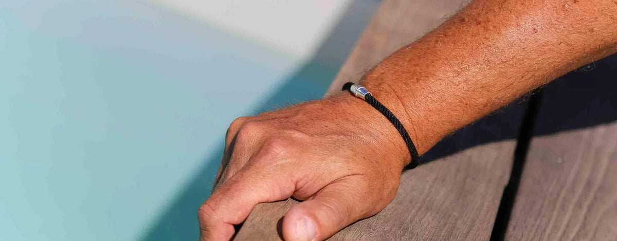 Le bracelet perle homme qui fait fureur cette année