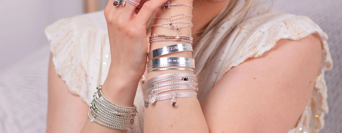 Les bracelets en argent : Des accessoires indispensables pour une élégance intemporelle
