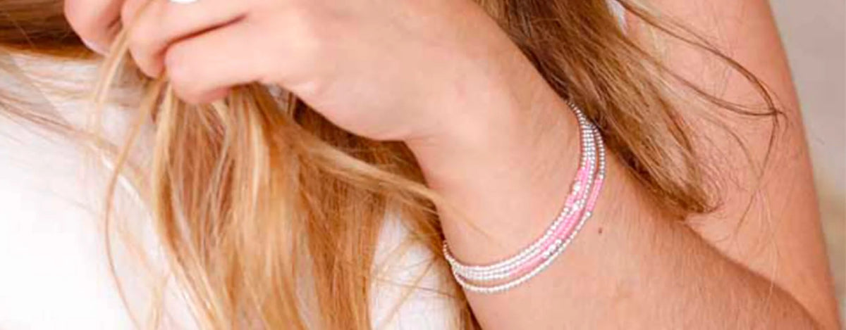 Les motifs argentés : L’élégance et la signification des bracelets en argent