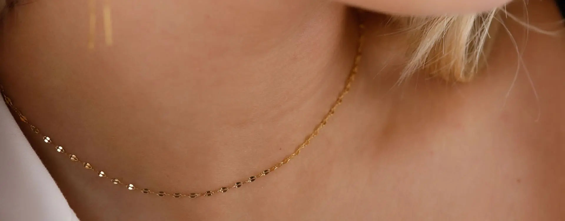 10 façons de porter un collier plaqué or au quotidien