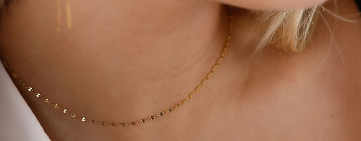 10 façons de porter un collier plaqué or au quotidien
