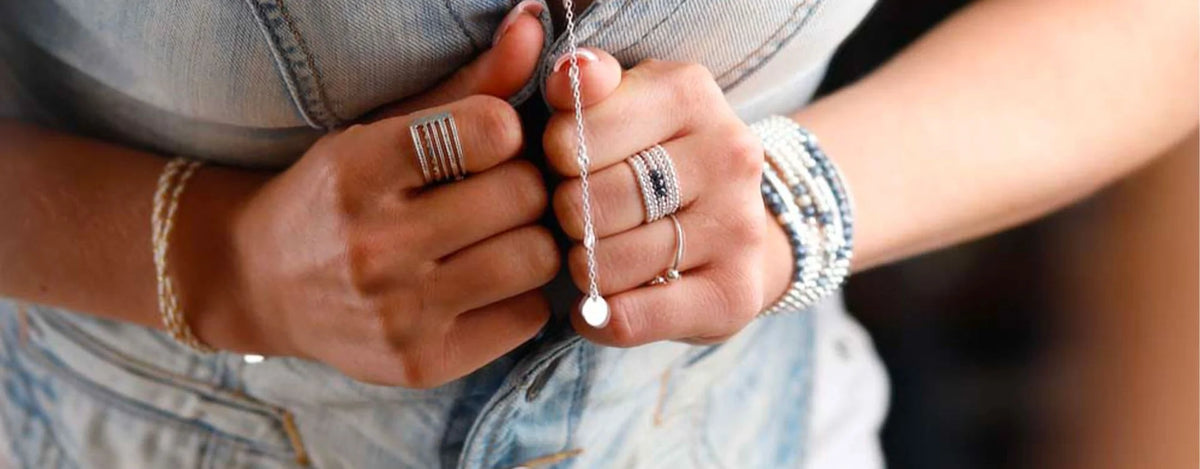 Les différents type de bracelets en argent et comment les porter