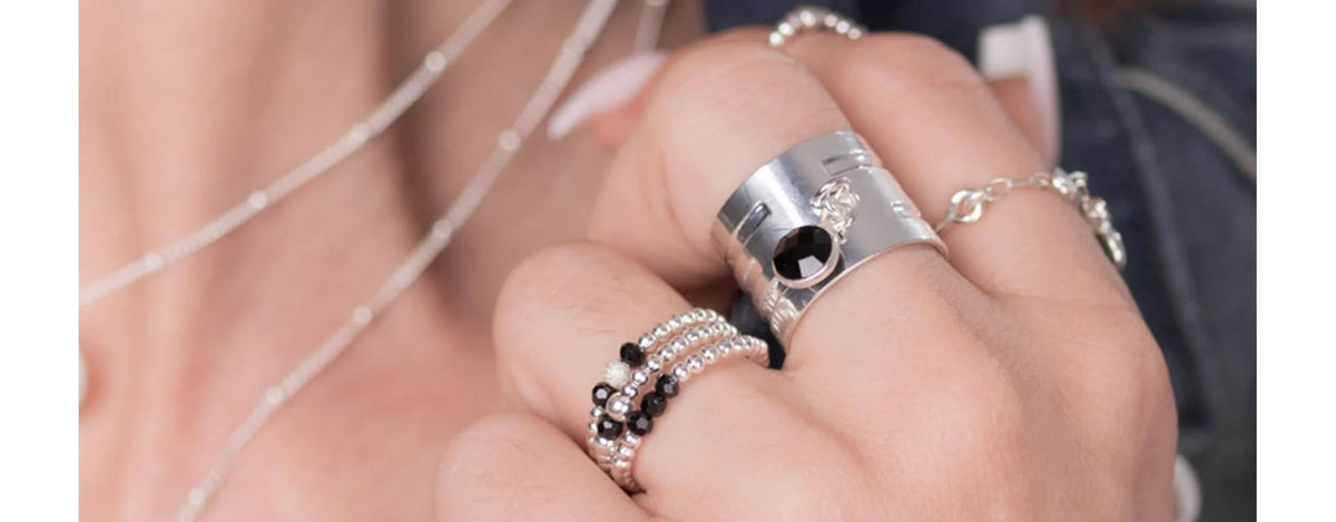 Le bijou indispensable : la bague en argent