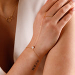 bracelet de main en acier inoxydable et nacre pour femme
