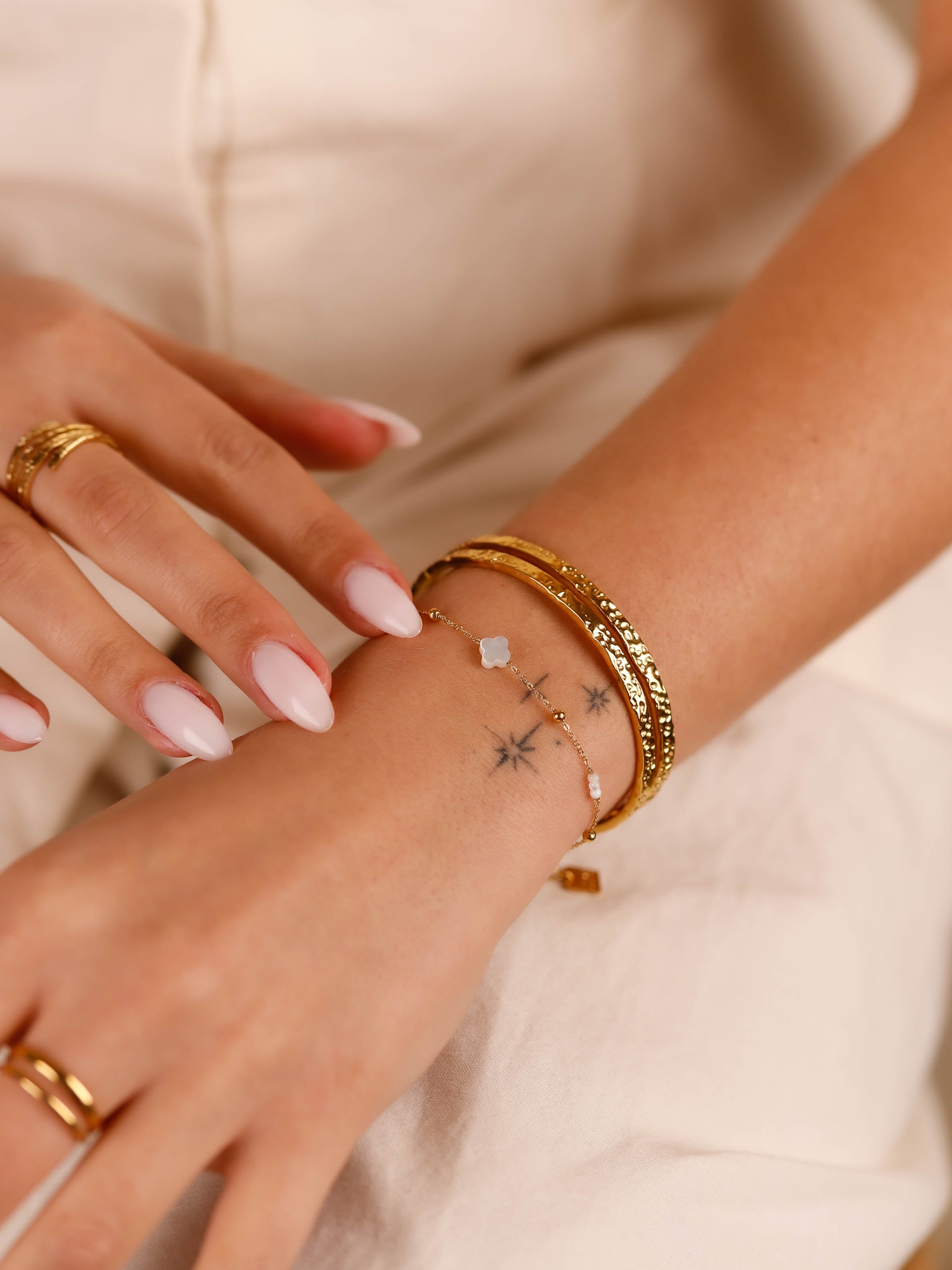 bracelet chaîne fine en acier inoxydable et nacre pour femme 