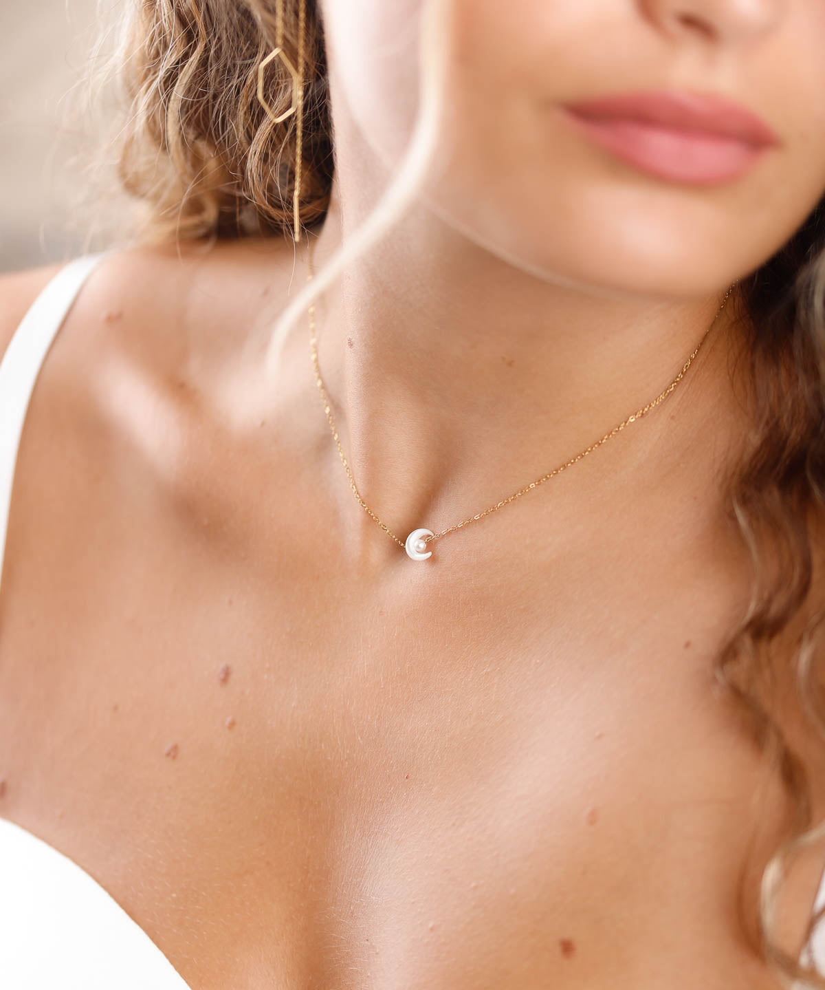 collier en acier inoxydable et lune en nacre pour femme 