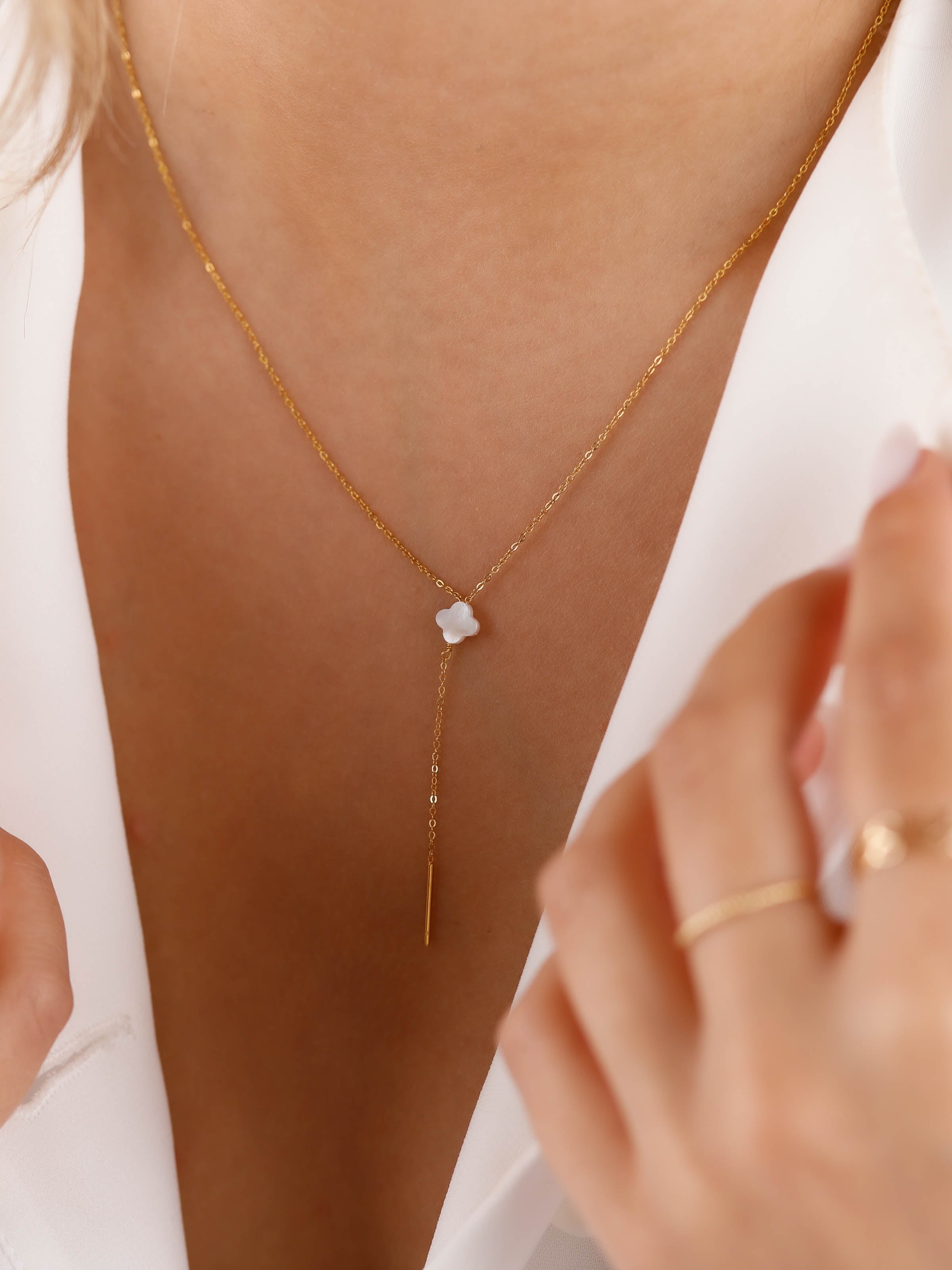 collier sautoir en acier inoxydable et nacre pour femme 
