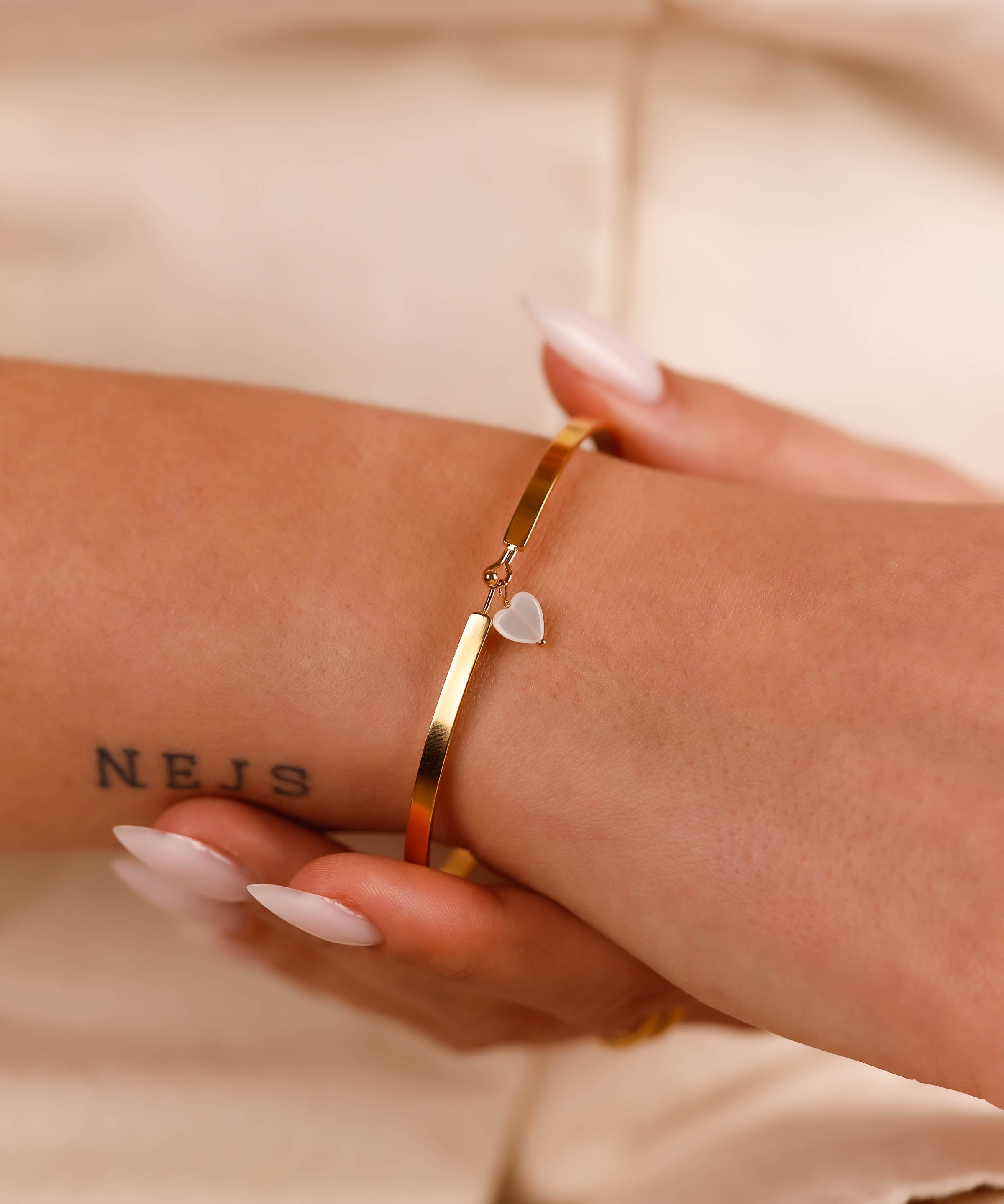 bracelet jonc en acier inoxydable et nacre pour femme 