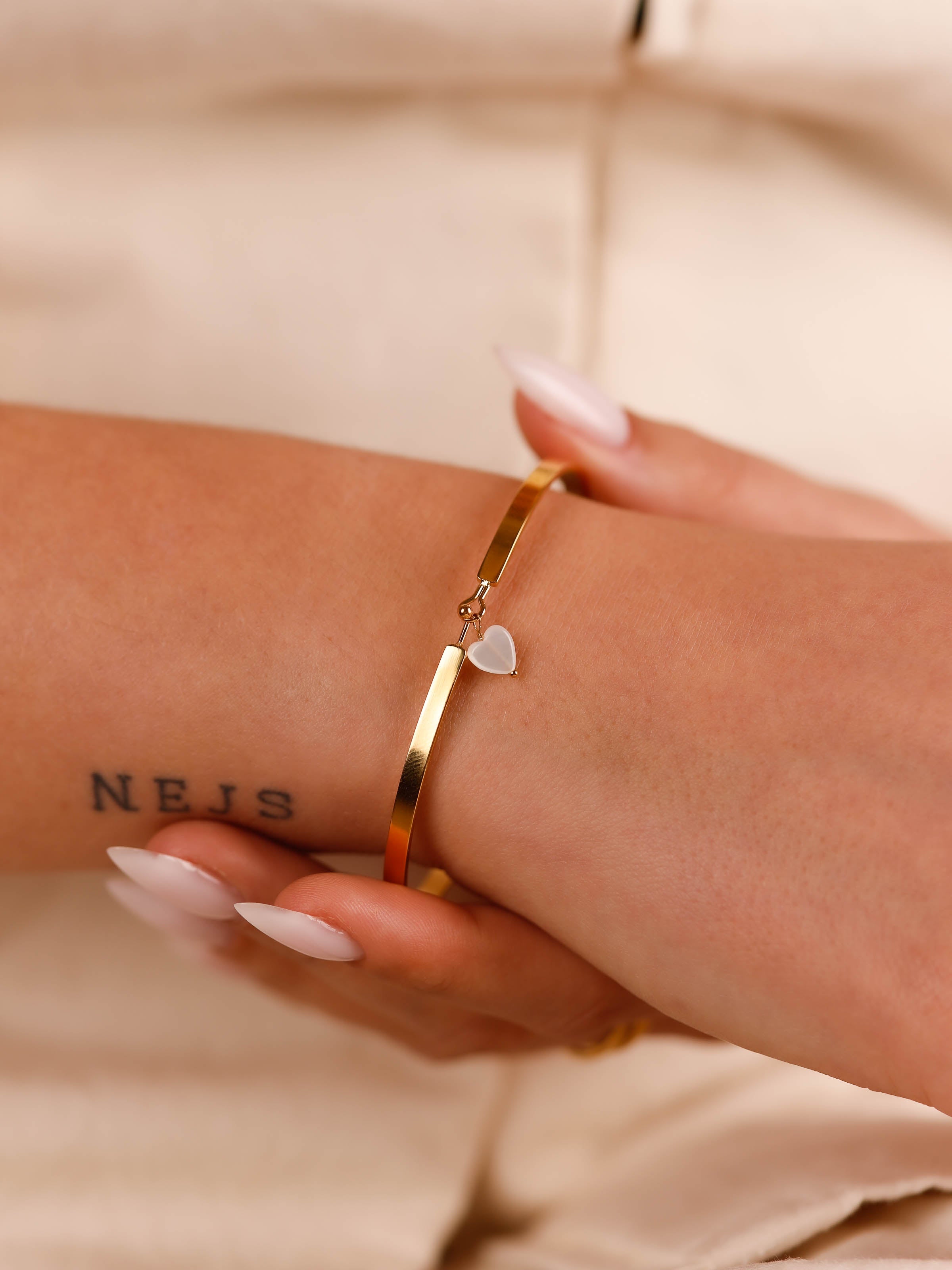 bracelet jonc en acier inoxydable et nacre pour femme 