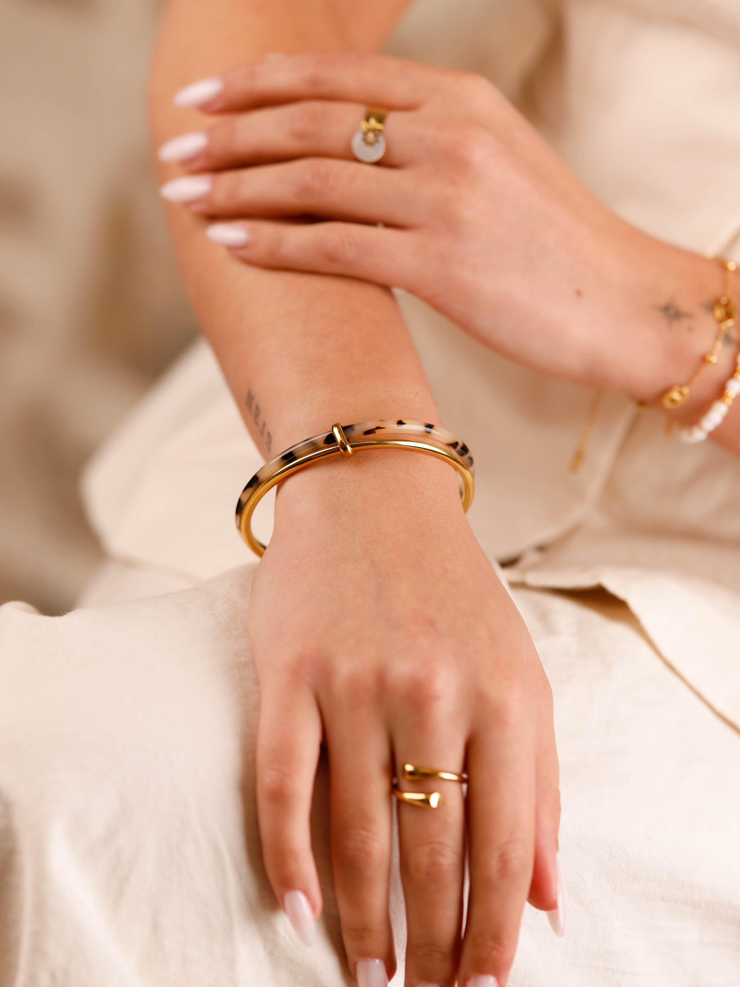 bracelet jonc en acier inoxydable et résine pour femme 