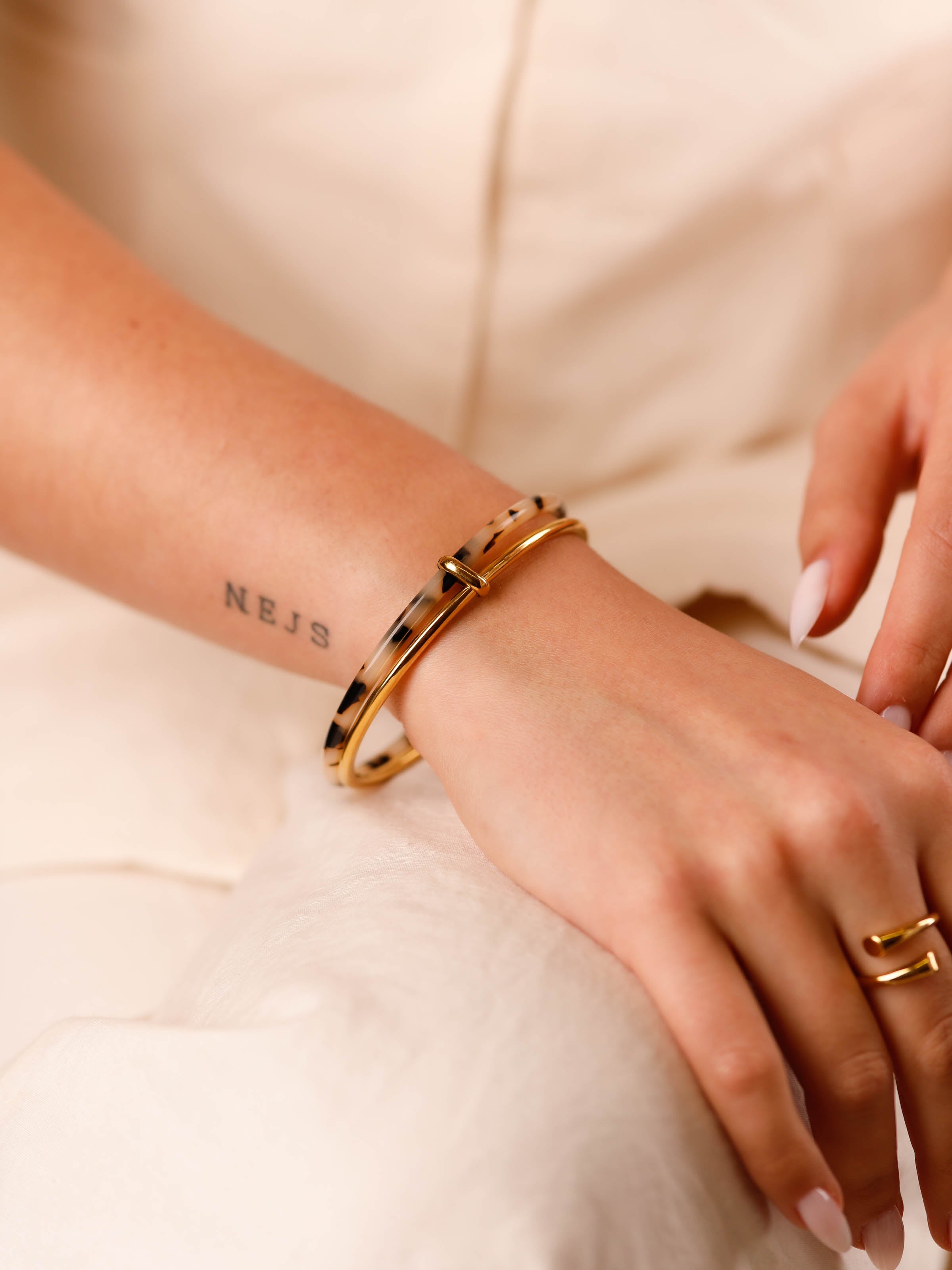 bracelet jonc en acier inoxydable et résine pour femme 